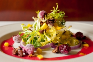 Features great New American cooking, is located on the 13th floor of the National Press Building, the main floor of the club, and is open to everyone.